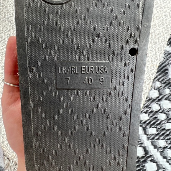 Le Château - Sparkly Slides - Picture 4 of 4